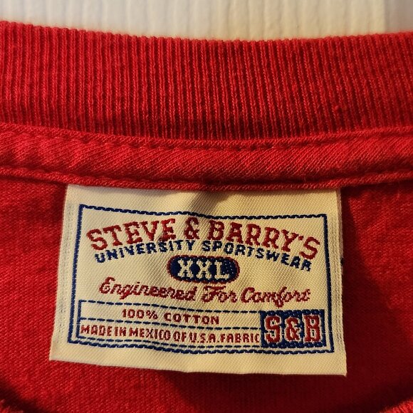 Red Men's UWM Bucky XXL Men's T-shirt - Picture 2 of 4